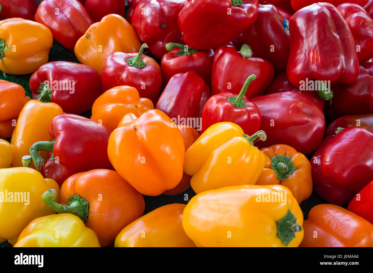 Red yellow orange peppers hi-res stock photography and images - Alamy