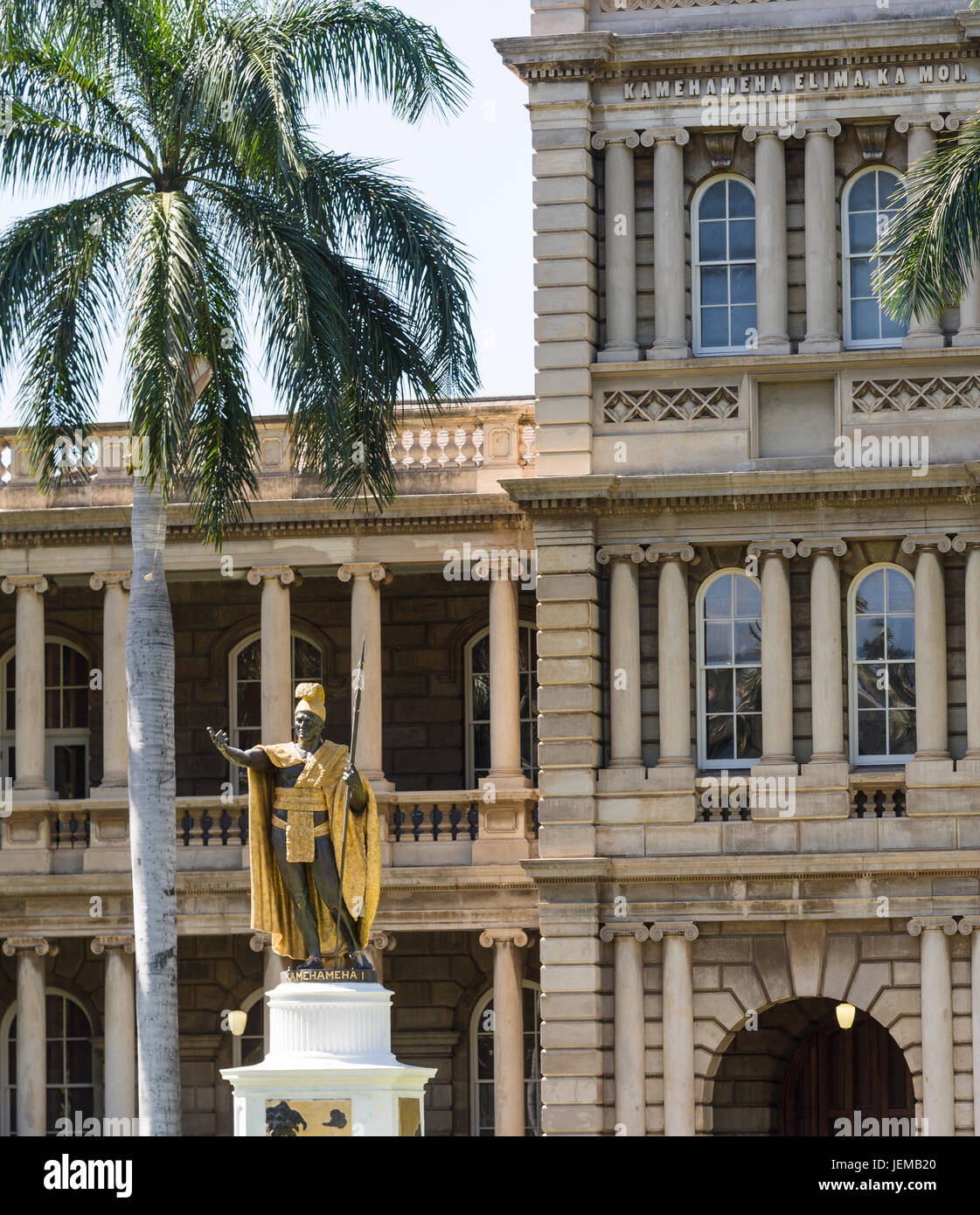 Kamehameha I statue in Honolulu: Clock tower of the old Judiciary Building is enscribed in Hawaiian: Ua Mau Ke Ea O Ka Aina I Ka Pono. The building is a favourite location shot for the TV show Hawaii Five-O. Stock Photo