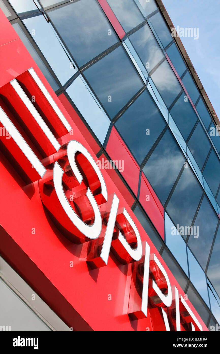 Esprit Fashion High Resolution Stock Photography And Images Alamy
