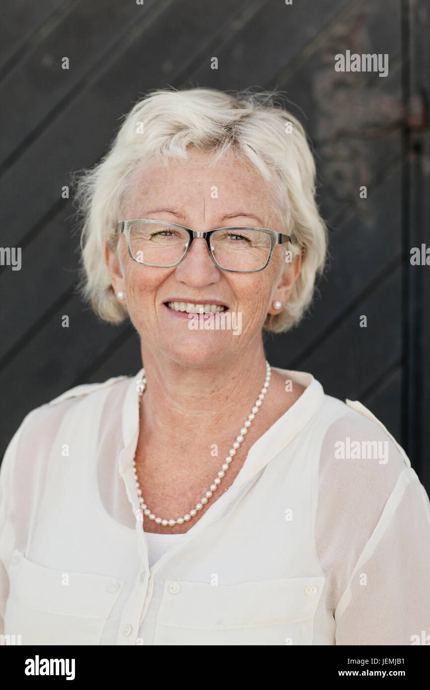 Portrait senior tanned smiling woman hi-res stock photography and ...