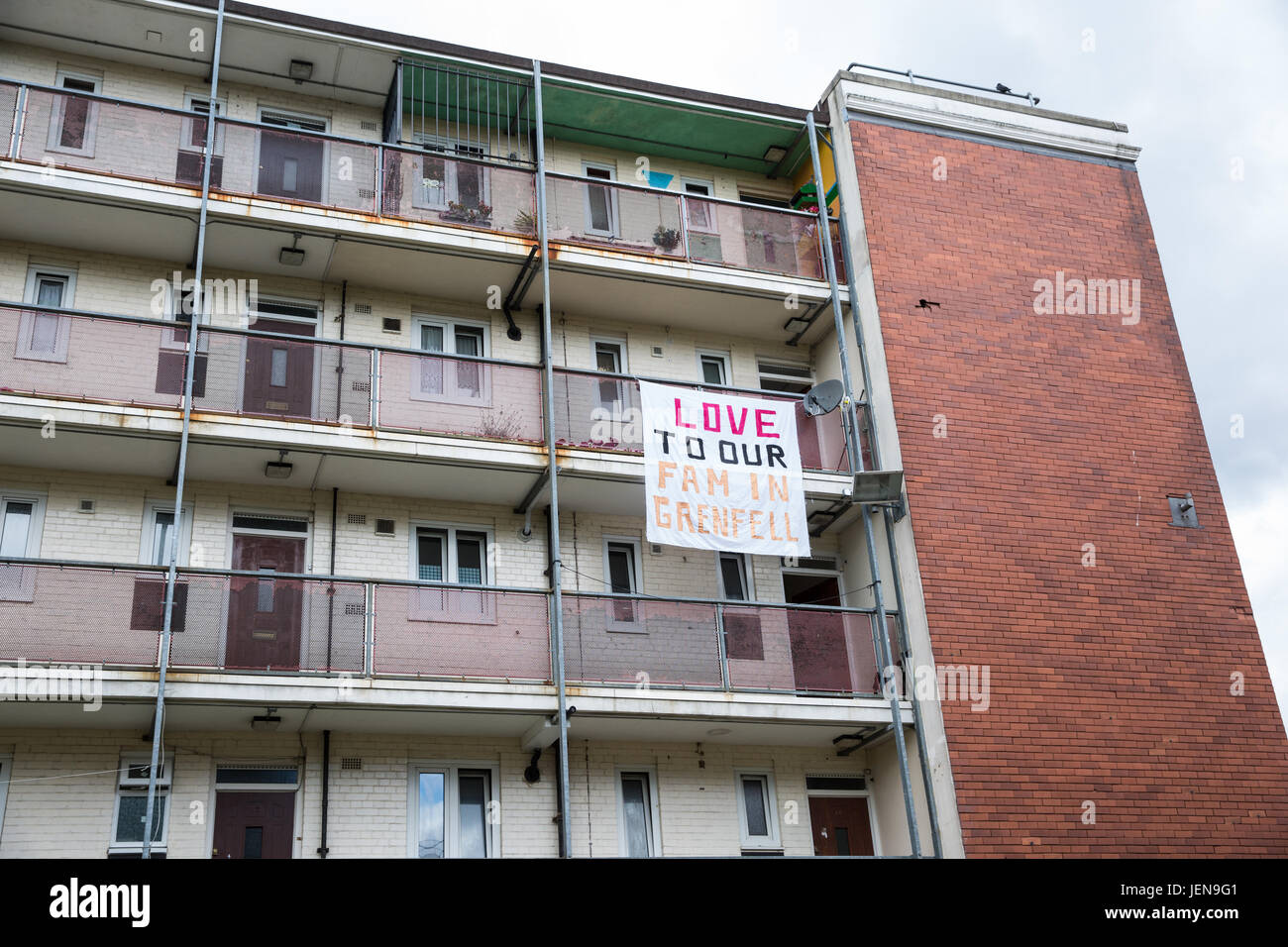 London, UK. 27th June, 2017. Photo taken 25th June, 2017. A banner is displayed at Walford House at Shadwell in East London as part of an 'East 4 West' banner drop at blocks of flats around East London to show solidarity with the residents of Grenfell Tower. Banners displaying messages of solidarity were redropped today at 21 different blocks to represent the 21 floors of the Grenfell Tower occupied by residents before the fire there. Credit: Mark Kerrison/Alamy Live News Stock Photo