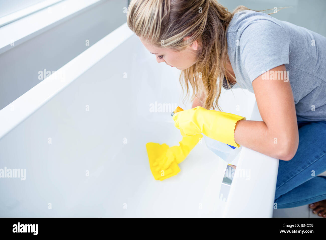 Woman cleaning the bath tub hi-res stock photography and images - Alamy