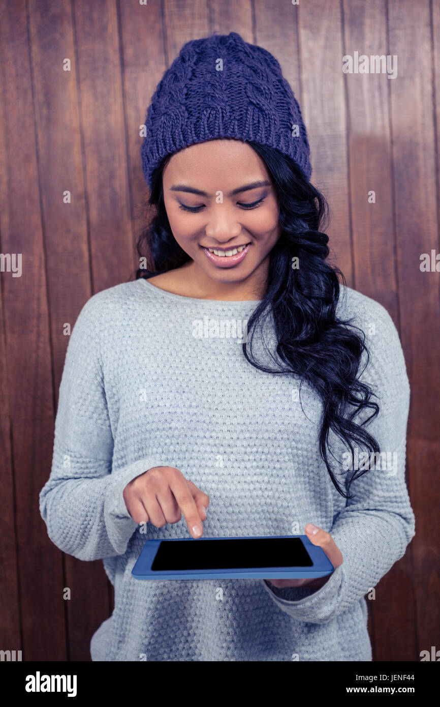 Asian woman using tablet Stock Photo - Alamy