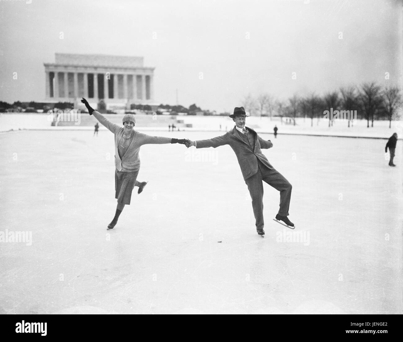 Couple Ice Skating at Tidal Basin, Washington DC, USA, Harris & Ewing, January 1930 Stock Photo