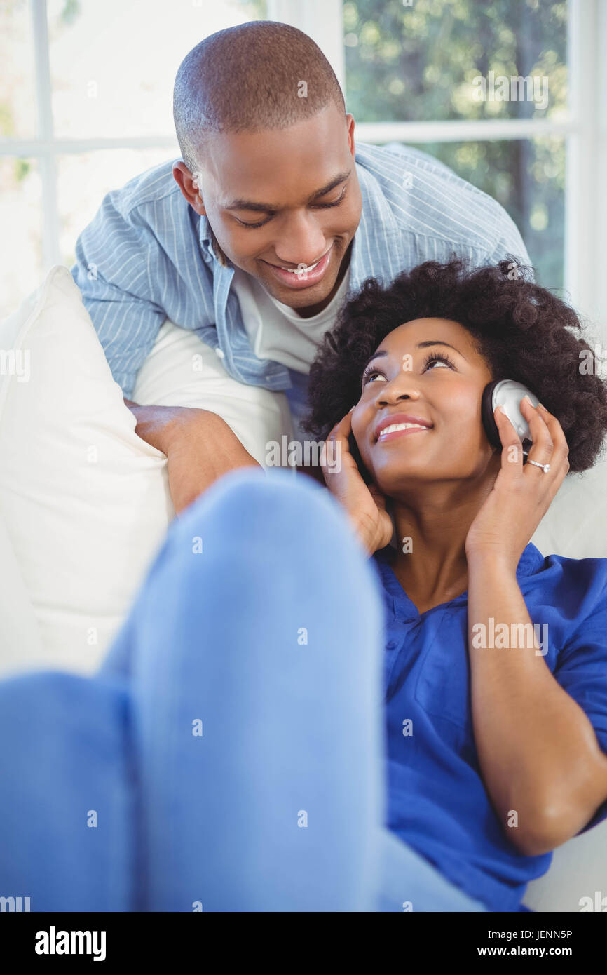 Smiling couple in living room Stock Photo - Alamy