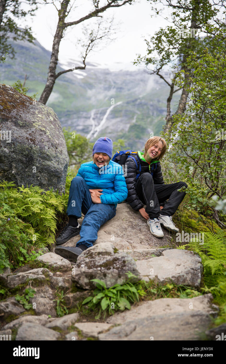 Boys on rock hi-res stock photography and images - Alamy