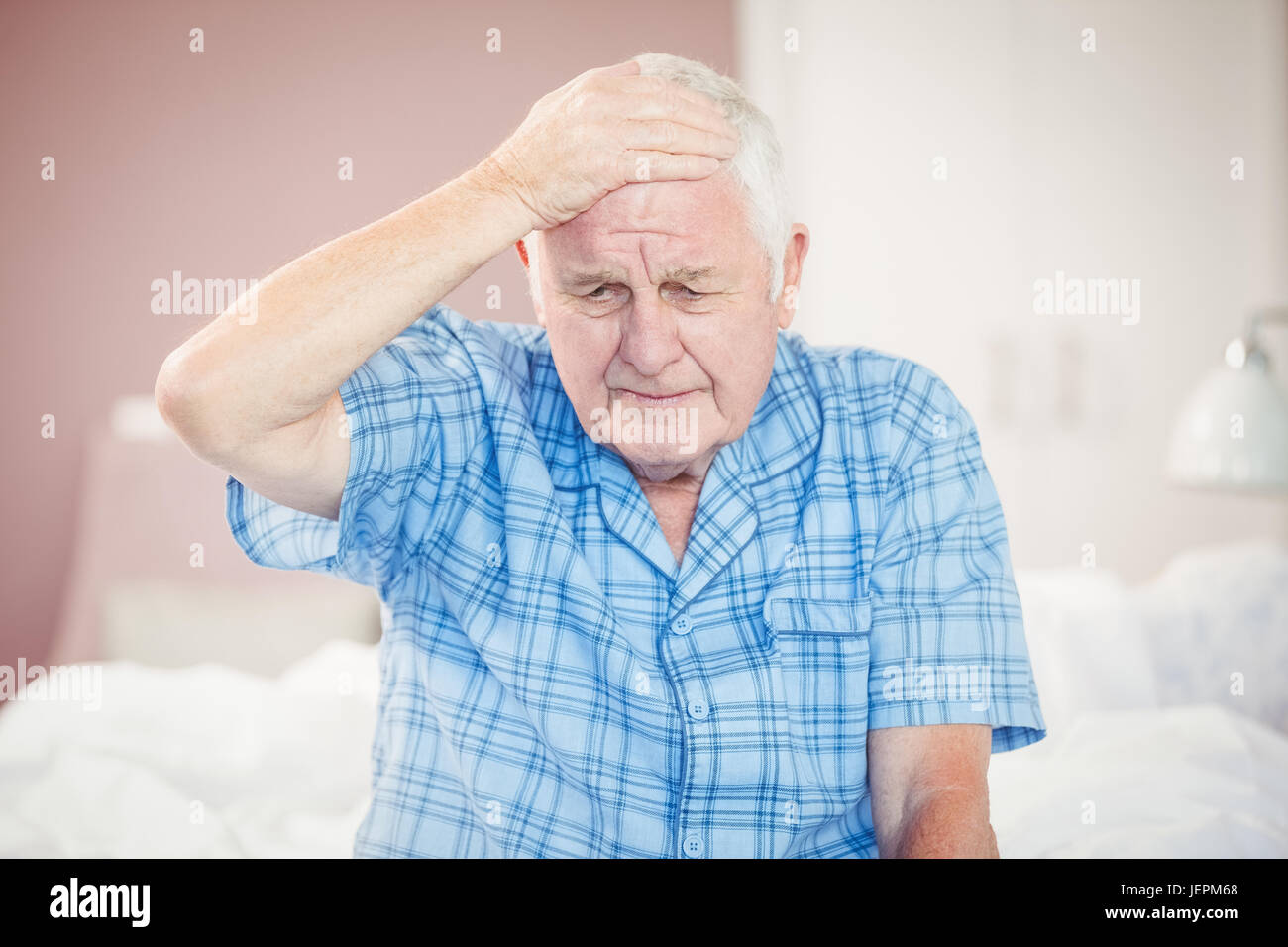 Senior man suffering from headache Stock Photo - Alamy