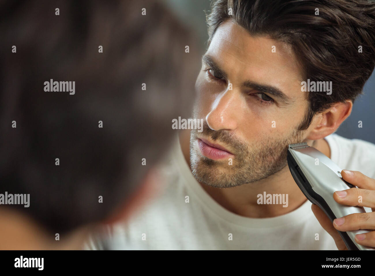 Man shaving with trimmer Stock Photo Alamy