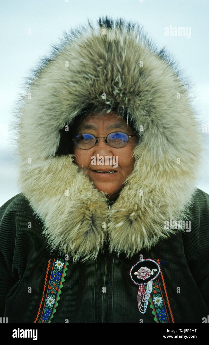 Eskimo woman from Unalaklet on the west coast of Alaska, Eskimofrau aus ...