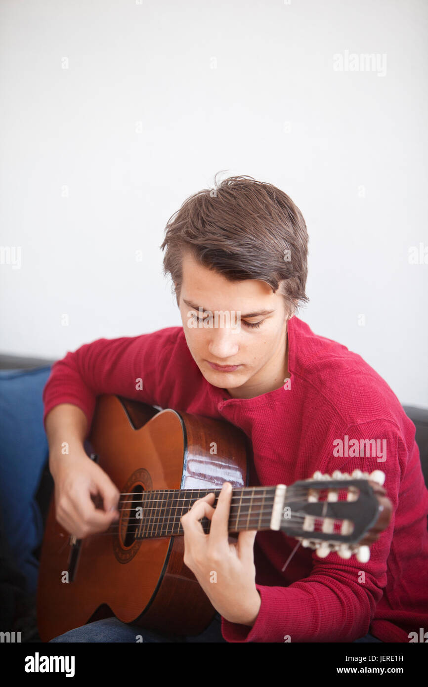 Gitarr hi-res stock photography and images - Alamy
