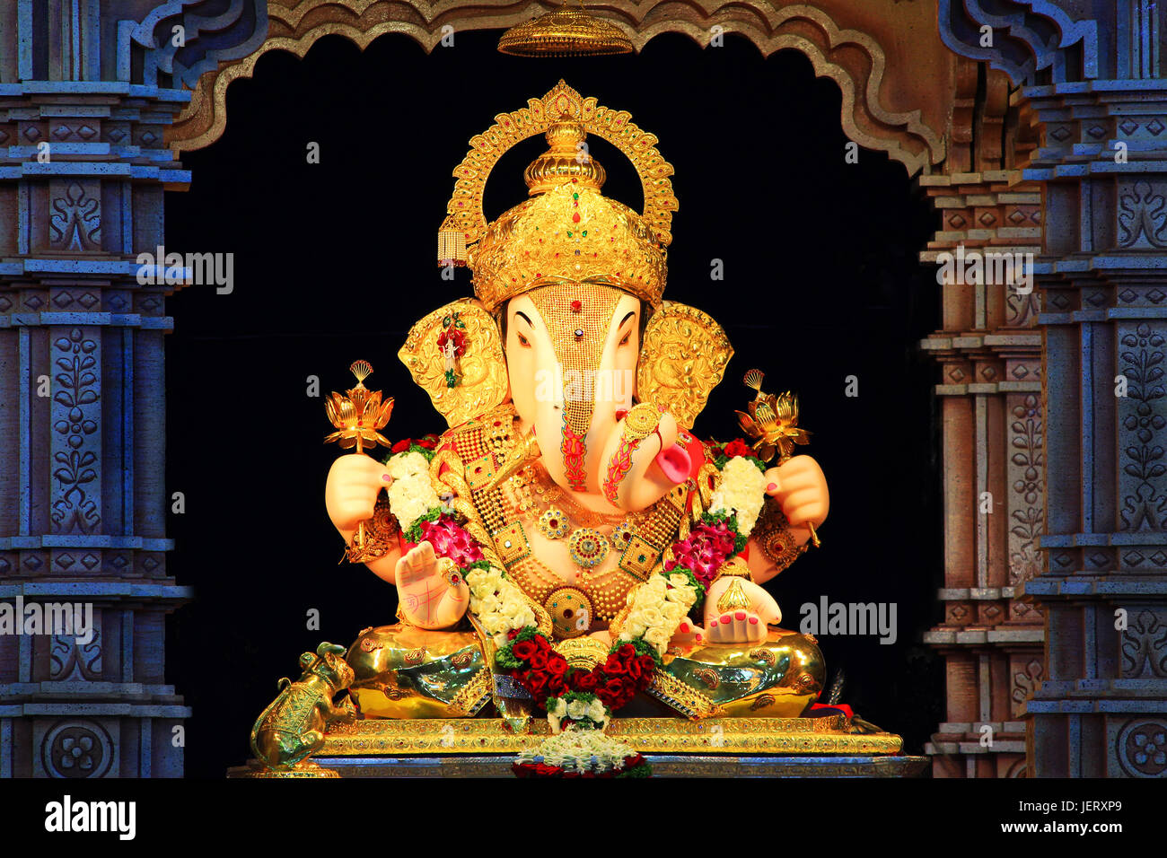 Golden ganesh hi-res stock photography and images - Alamy