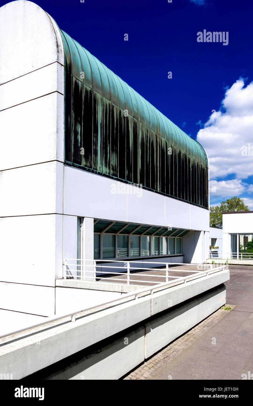 Berlin,Tiergarten.The Bauhaus building, Bauhaus Archive,Museum of design is a documentation centre with exhibition spaces designed by Walter Gropius Stock Photo