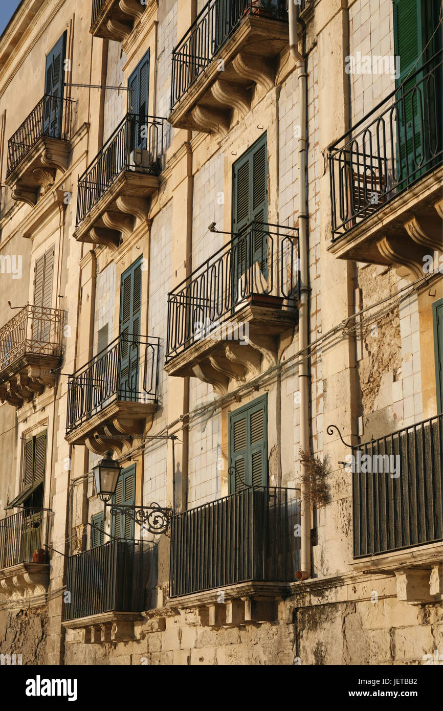 Italy, Sicily, island Ortygia, Syracuse, Old Town, Lungomare Alfeo, house facade, detail, Southern Europe, Siracusa, terrace, residential house, window, balconies, balcony doors, shutters, closed, heat, sunscreen, facade, old, broken, outside, Stock Photo
