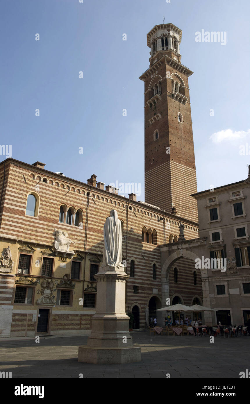 Italy, Veneto, Verona, Old Town, Piazza dei Signori, Dante-Statue, Stock Photo
