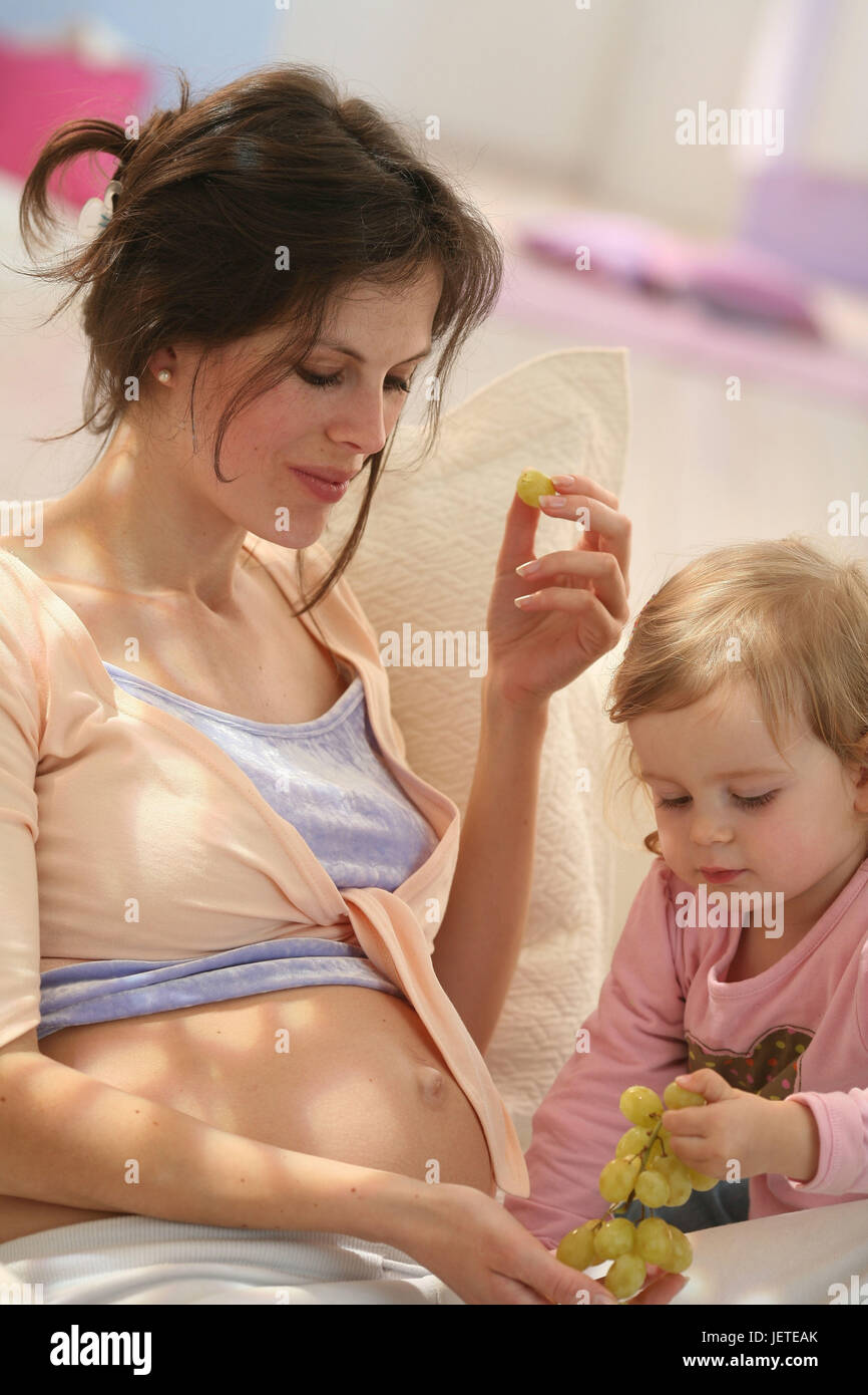 Woman, gestation, infant, 2.5 years, grapes, eat Stock Photo