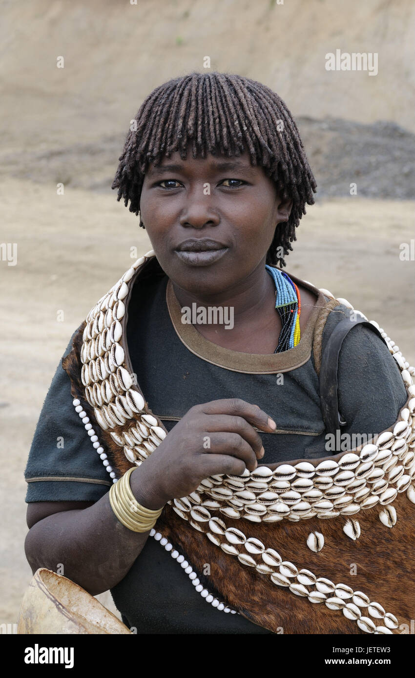 mark-woman-tribe-aari-southern-omotal-south-ethiopia-JETEW3.jpg