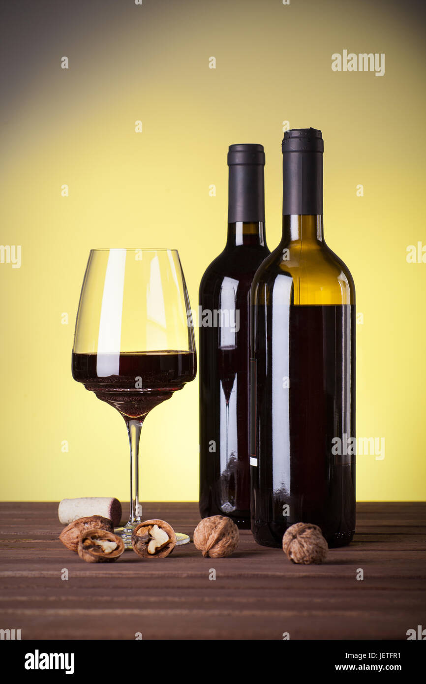 Red wine in bottles hi-res stock photography and images - Alamy