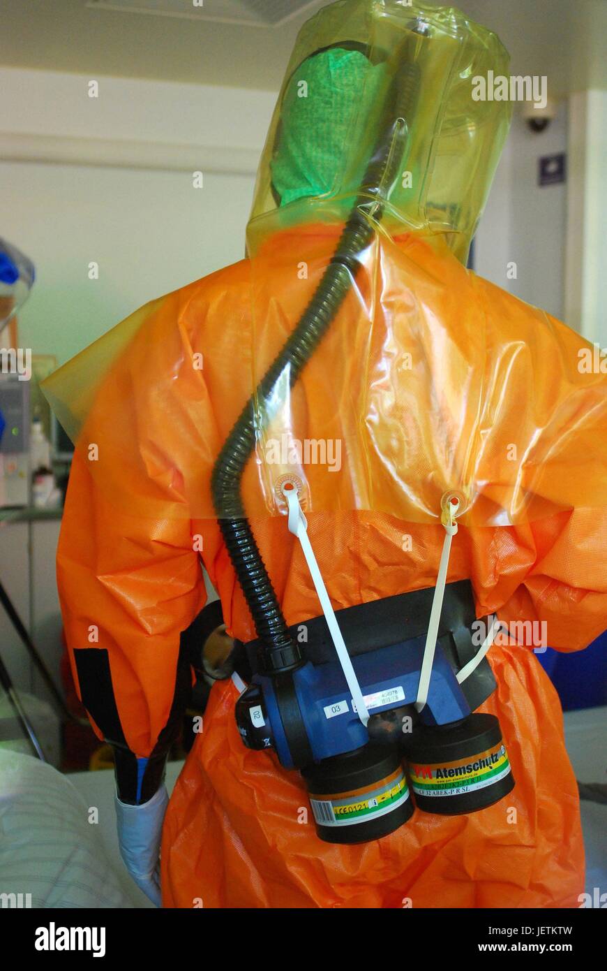 Cross-border transport exercise for high pathogenic infecting agent. Patient with lassa virus. Transport into the special isolation ward Frankfurt. Full protection suit. | usage worldwide Stock Photo