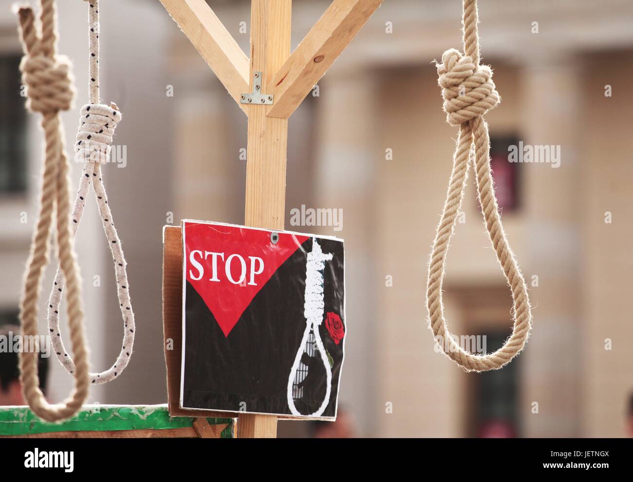 Symbolic gallows with hemp loops are seen during a protest against executions in Iran in front of the Brandenburg Gate in Berlin on March 31, 2017. Photo: Wolfram Steinberg/dpa | usage worldwide Stock Photo