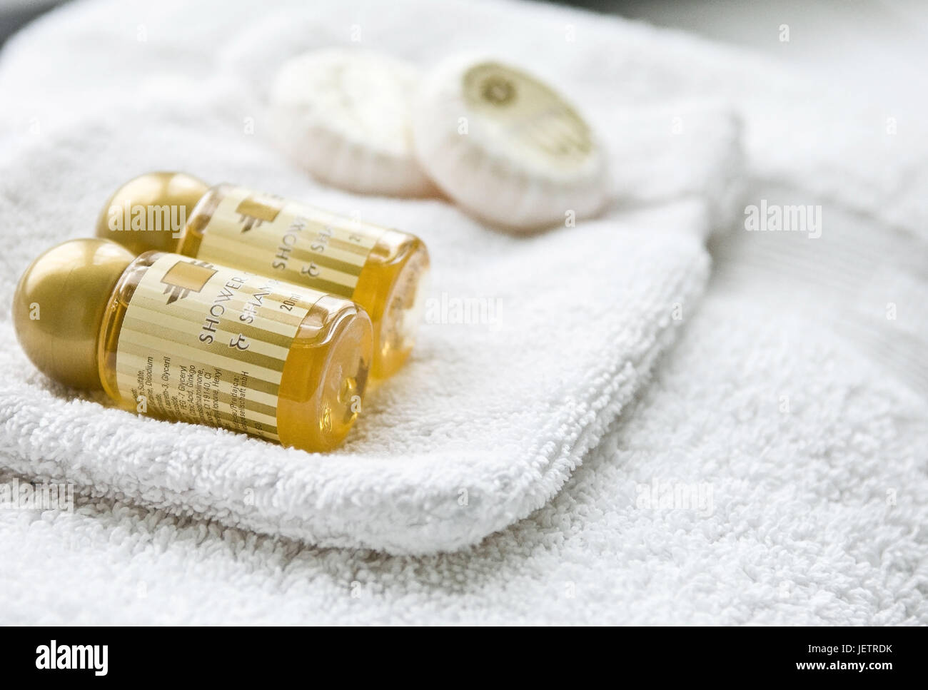 Shower gel and soap on a pile of white towels and washcloths, Duschgel und Seife auf einem