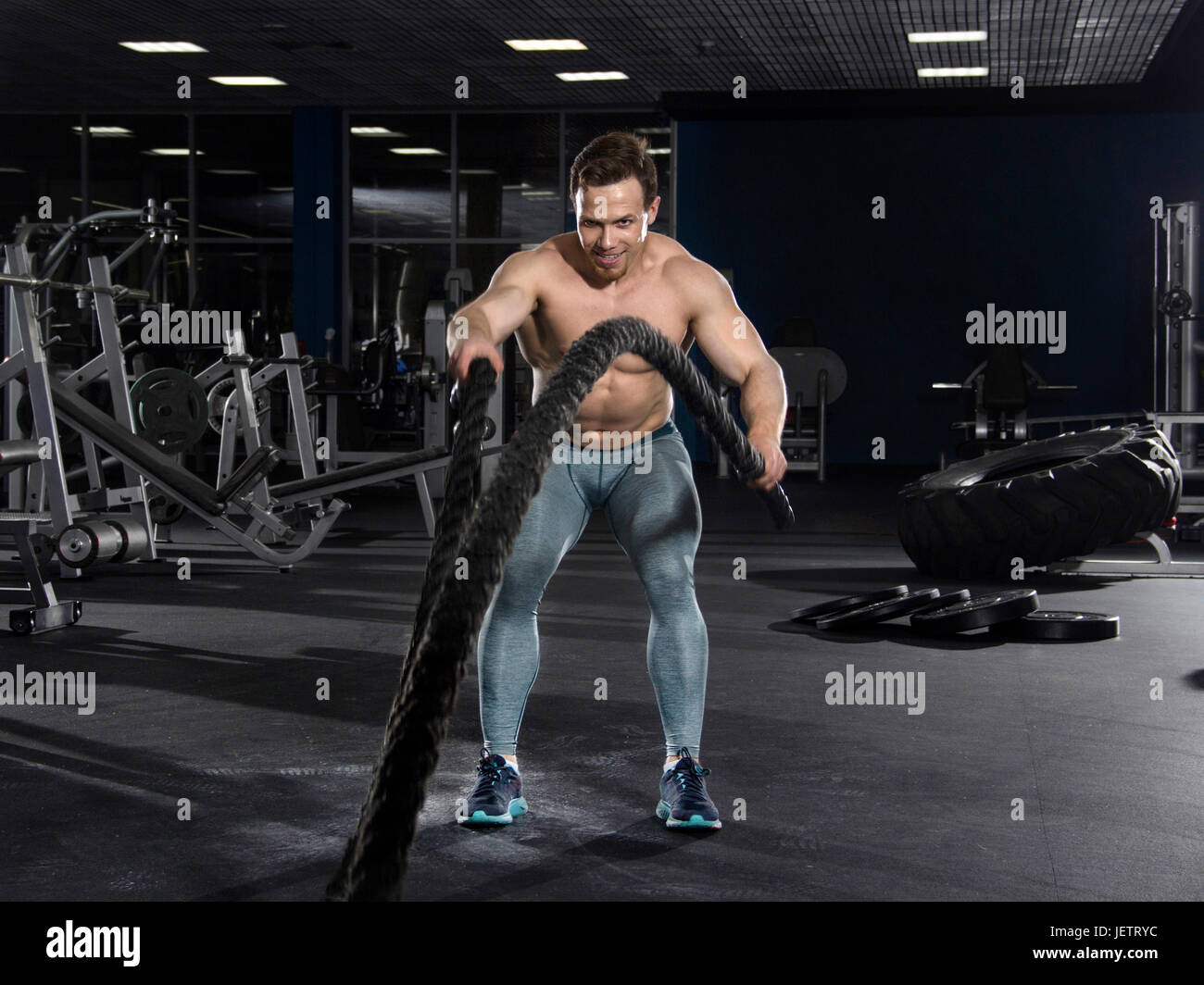 CrossFit trainer do battle workout 