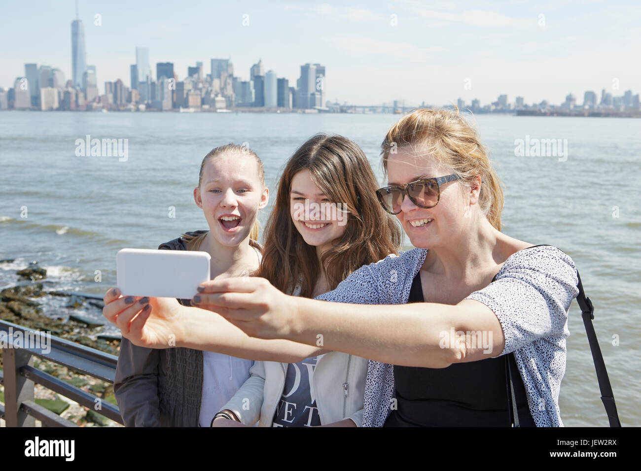 Young women taking selfie with Manhattan on background, New York City ...