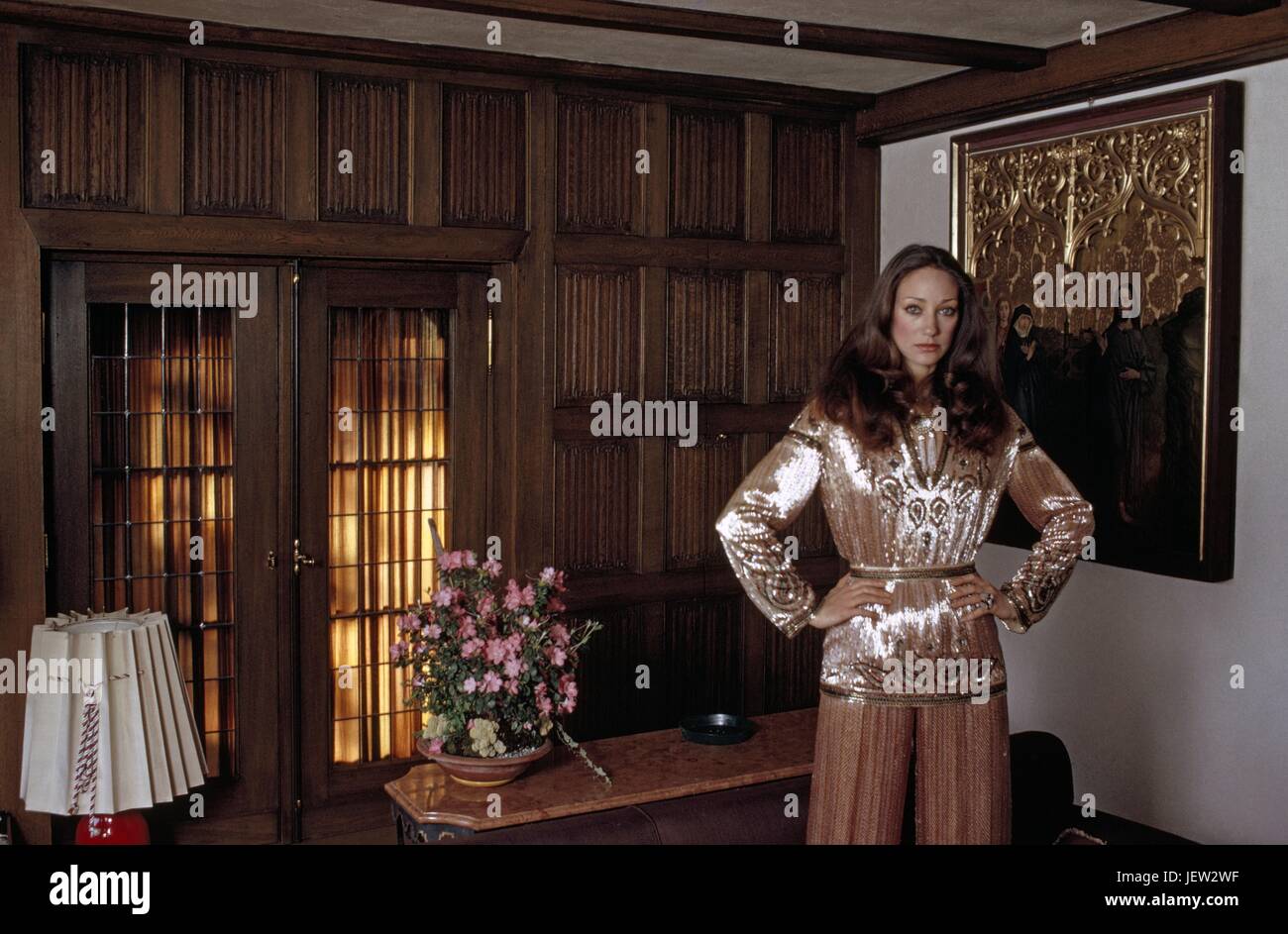 American model Marisa Berenson came a few days at Austrian conductor Herbert von Karajan's chalet in Saint-Moritz.  February 1975 Photo Michael Holtz Stock Photo