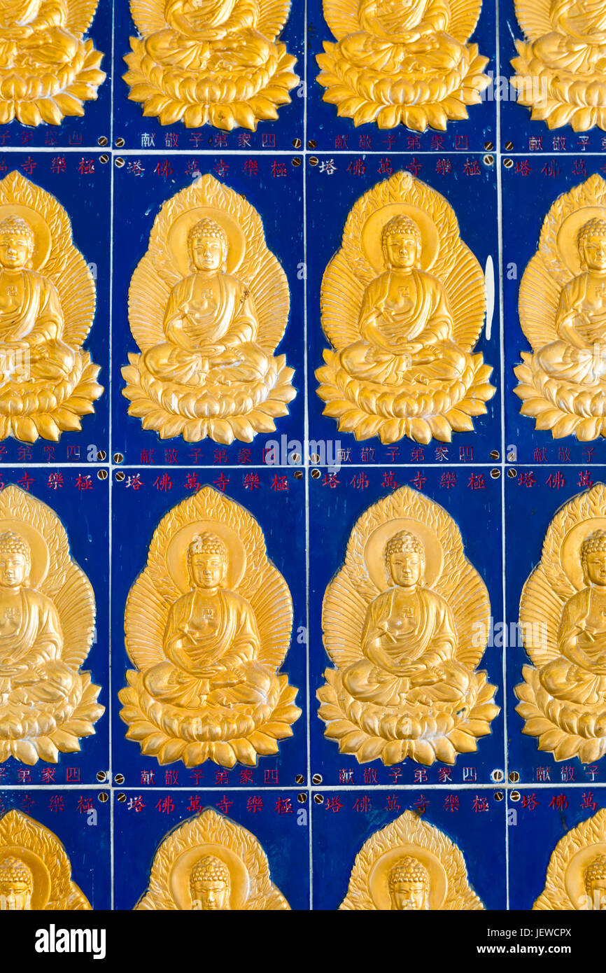 Kek lok si temple thousand hi-res stock photography and images - Alamy