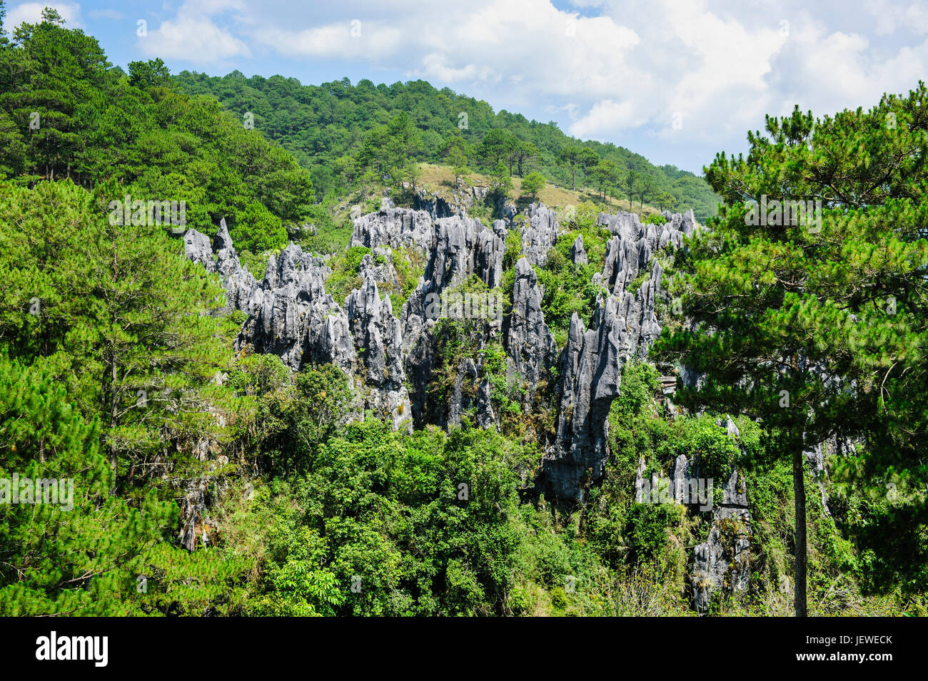 Sugong Coffins in the rock cliffs, Sagada, Luzon, Philippines Stock Photo
