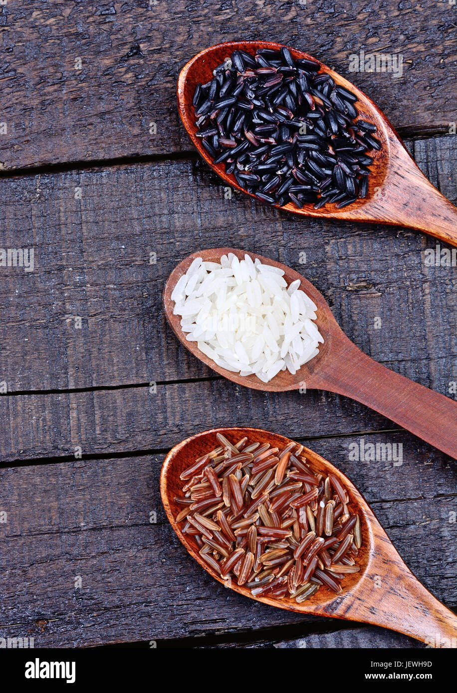 Spoons different raw rice hi-res stock photography and images - Alamy