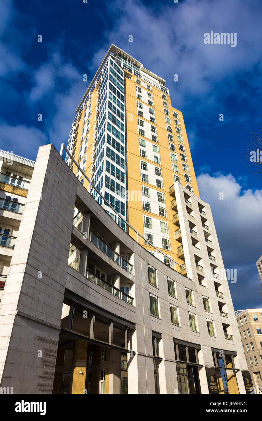 Yellow residential tower (Circus Apartments by Bridgestreet, Canary Wharf, London, UK) Stock Photo