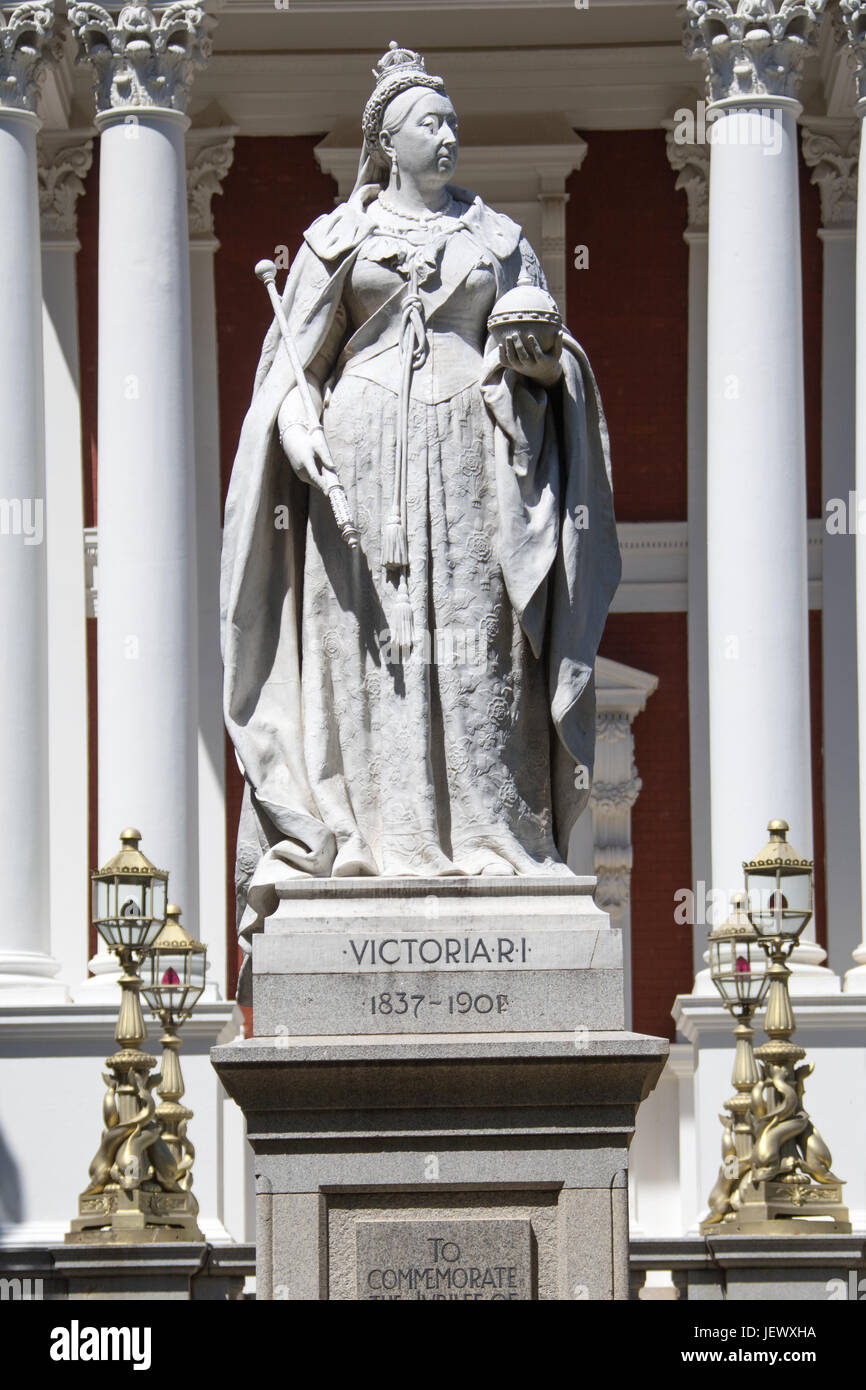 Statue of Queen Victoria in front of the Houses of Parliament, Cape