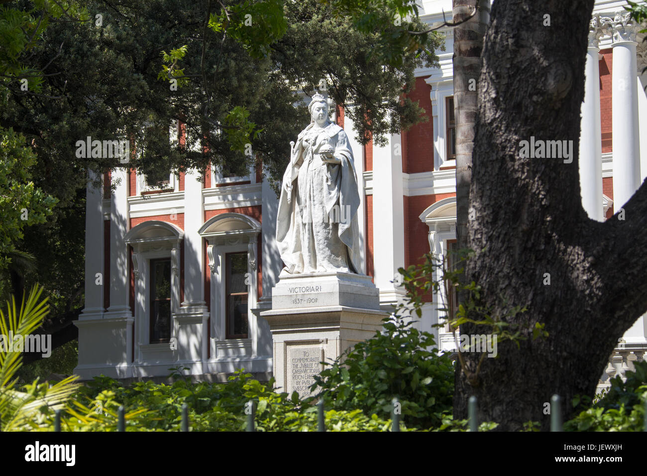 Statue of Queen Victoria in front of the Houses of Parliament, Cape