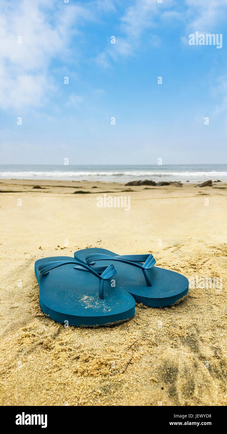 Flip flops beach hi-res stock photography and images - Alamy