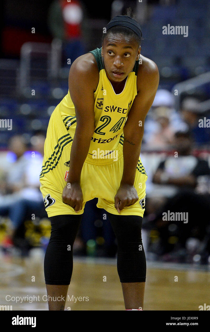 Washington, DC, USA. 27th June, 2017. 20170627 - Seattle Storm guard JEWELL LOYD (24) waits as a Washington Mystics player takes a free throw in the first half at the Verizon Center in Washington. Credit: Chuck Myers/ZUMA Wire/Alamy Live News Stock Photo