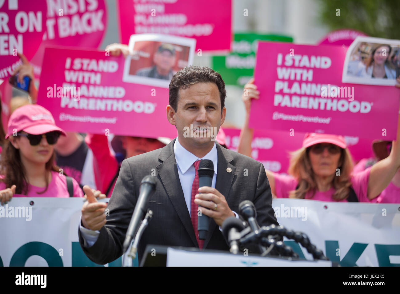 Washington, DC, USA. 27th June, 2017. Planned Parenthood supporters protest in front of the US Capitol building. Stock Photo