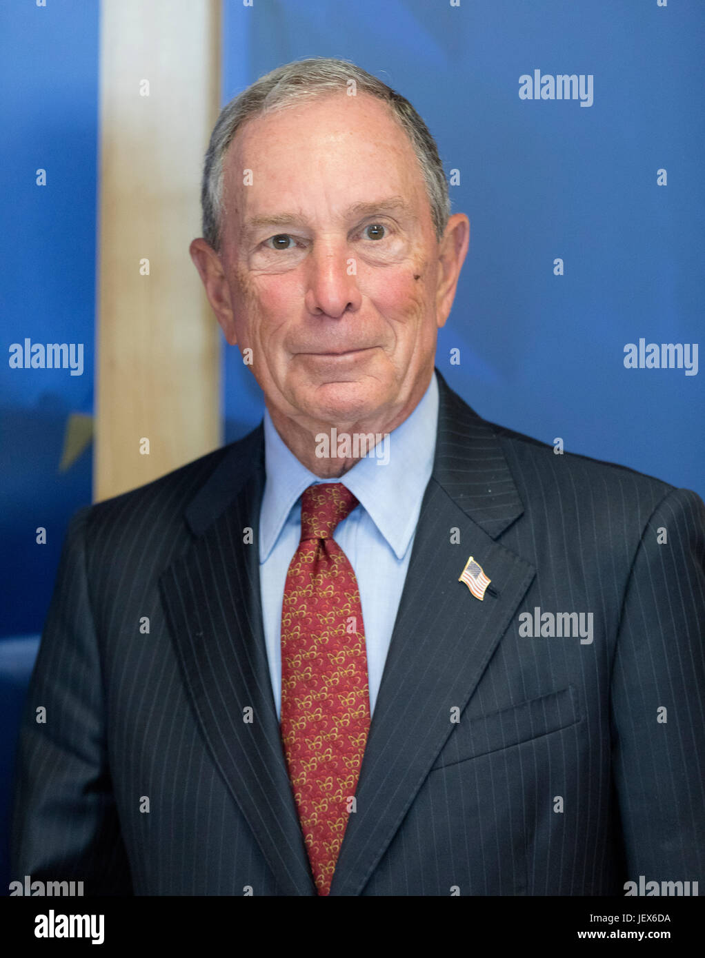June 27, 2017 - Brussels, Belgium: EU Commission President (Unseen) welcomes the Special Envoy of the United Nations for Cities and Climate Change Michael Bloomberg (R) prior to a bilateral meeting in the Berlaymont, the EU Commission building. · NO WIRE SERVICE · Photo: Thierry Monasse/dpa Stock Photo