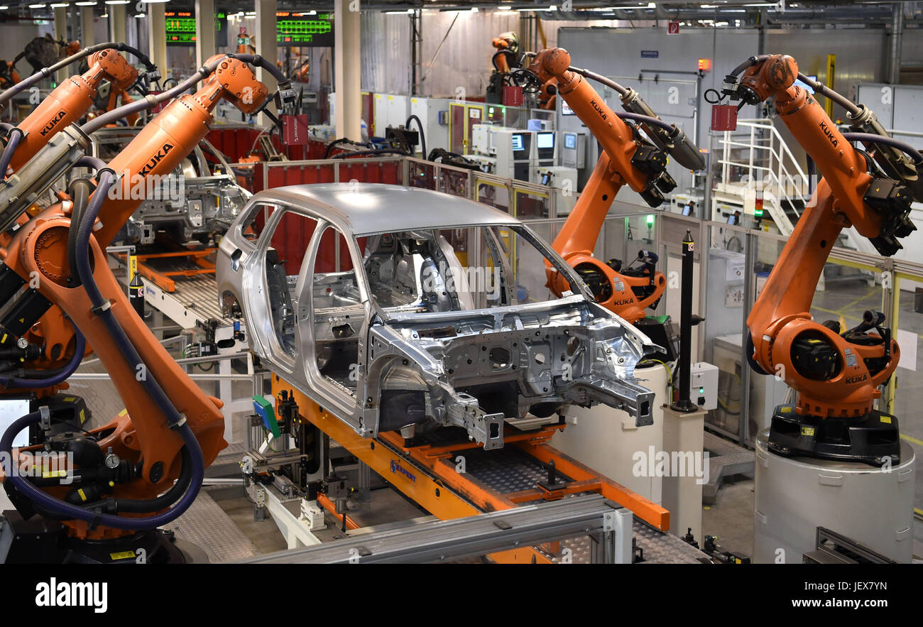 Пром автомобиль. Автомобильная промышленность. Автомобилестроение Японии. Промышленные роботы в автомобилестроении. Робот- манипулятор автомобильная промышленность.