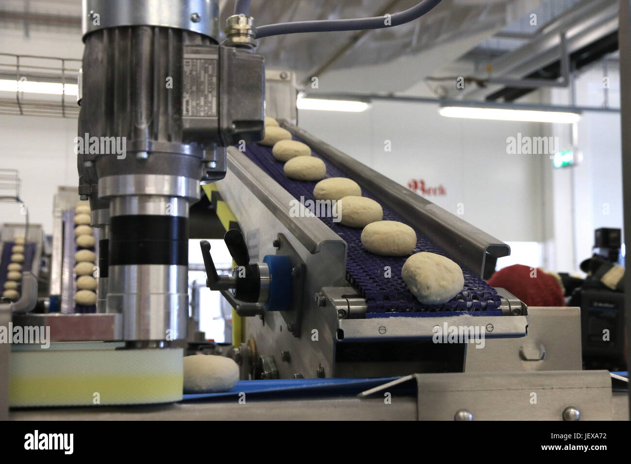 Erlangen, Germany. 28th June, 2017. The production room of the Der Beck bakery in Erlangen, Germany, 28 June 2017. A request by Foodwatch that authorities make public the results of health and safety inspections was granted. Sixty-nine controls in the state of Bavaria between 2013 and 2016 showed that each of the eight major bakeries had hygiene problems. The three bakeries which were named had the worst problems. The bakeries claim to have improved their standards. Photo: Ferdinand Merzbach/dpa/Alamy Live News Stock Photo