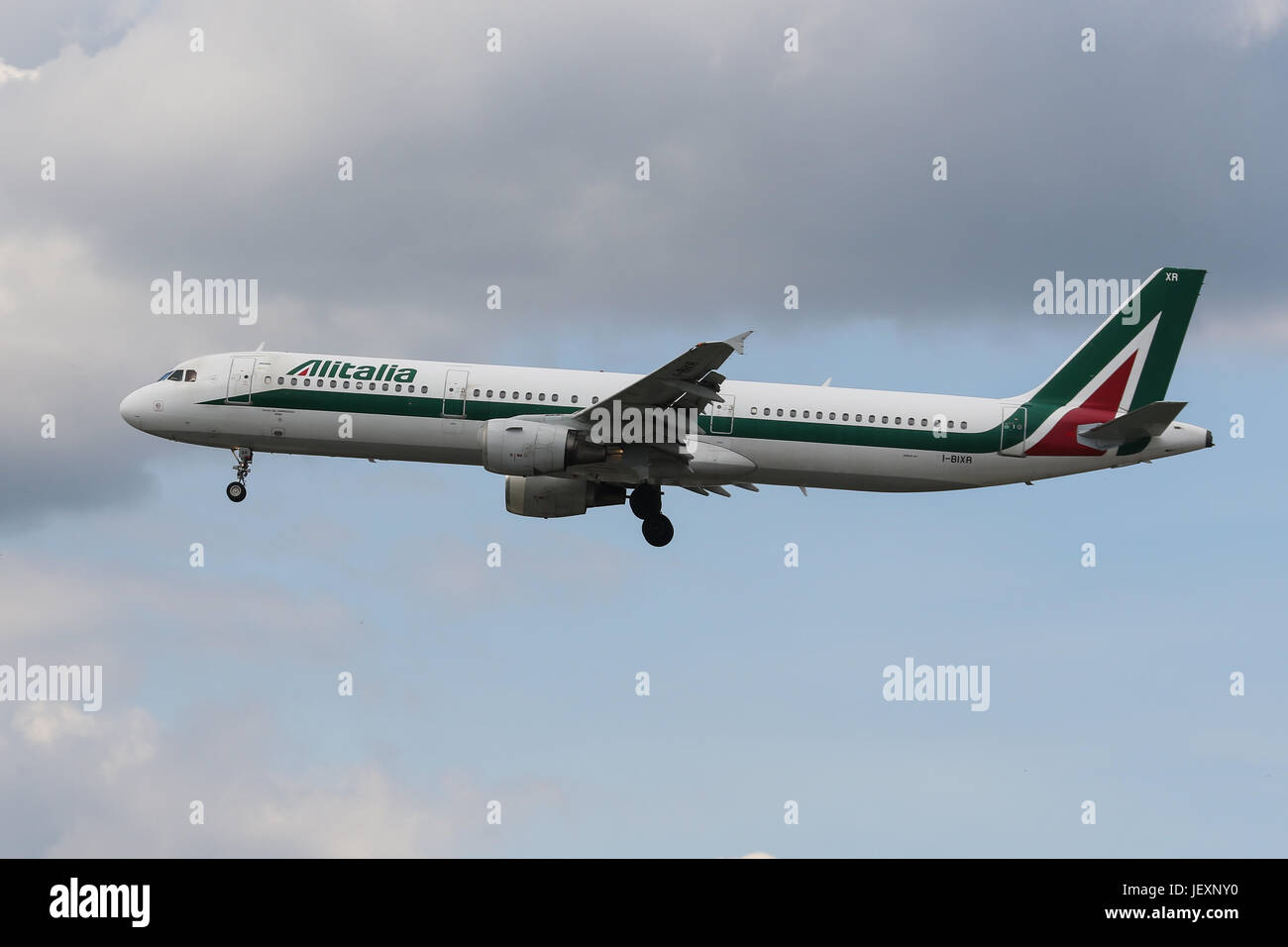 Heathrow airport border control hi-res stock photography and images - Alamy