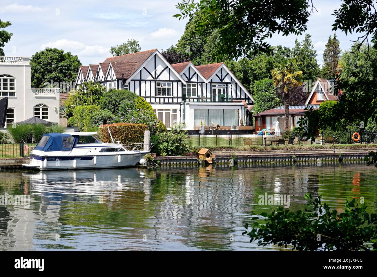 Exclusive houses on the River Thames at Maidenhead Berkshire UK Stock
