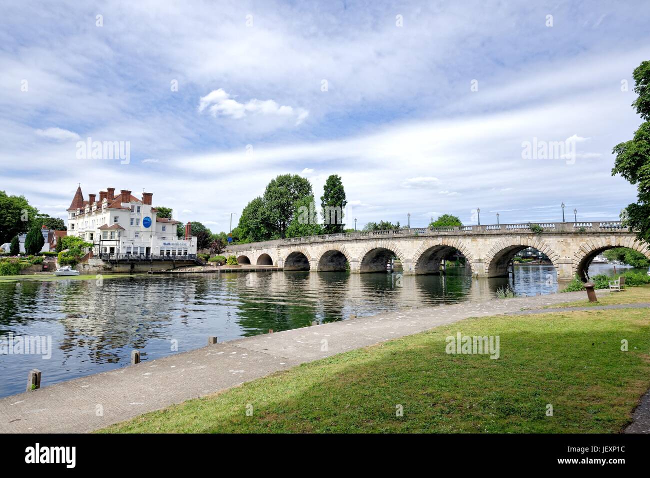 Maidenhead riverside hires stock photography and images Alamy