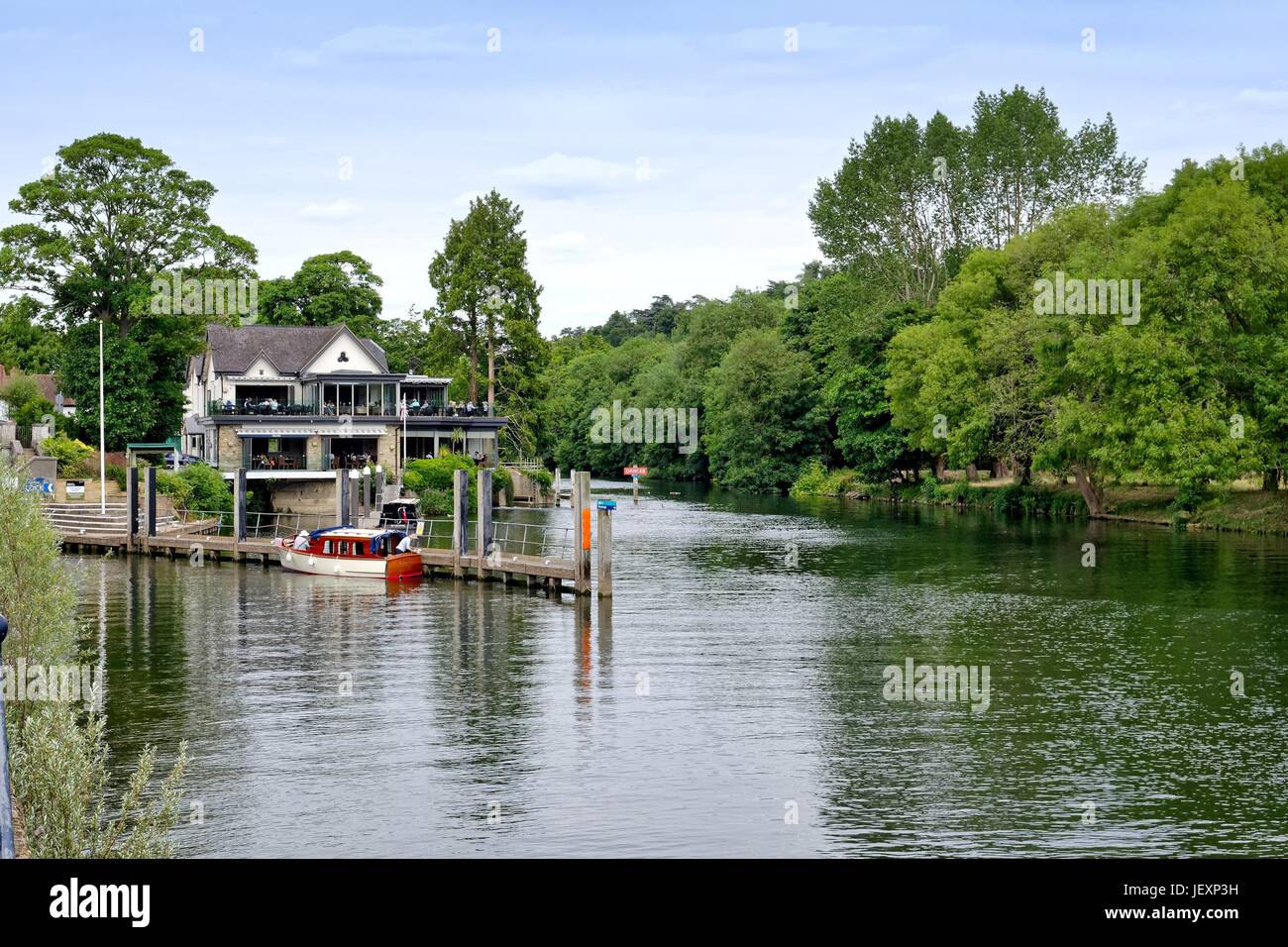 Boulters Lock Hotel at Maidenhead Berkshire UK Stock Photo Alamy