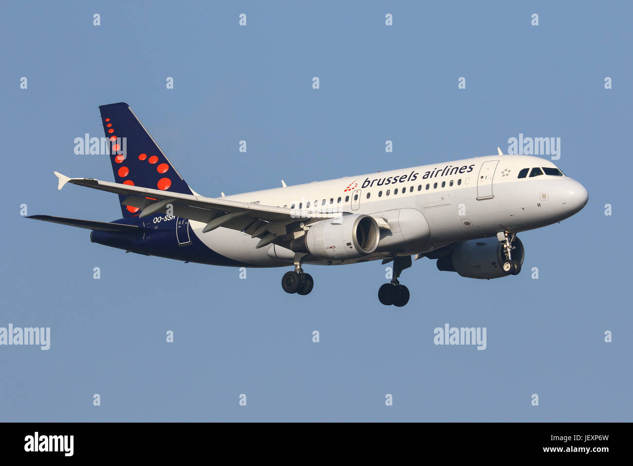 Brussels airlines airbus a320 hires stock photography and images Alamy