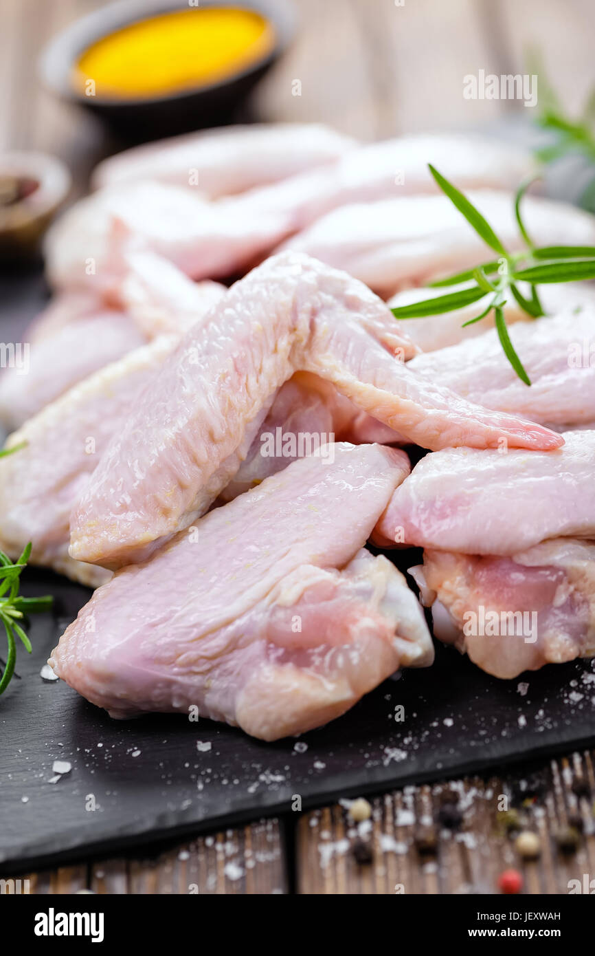 raw chicken wings Stock Photo Alamy