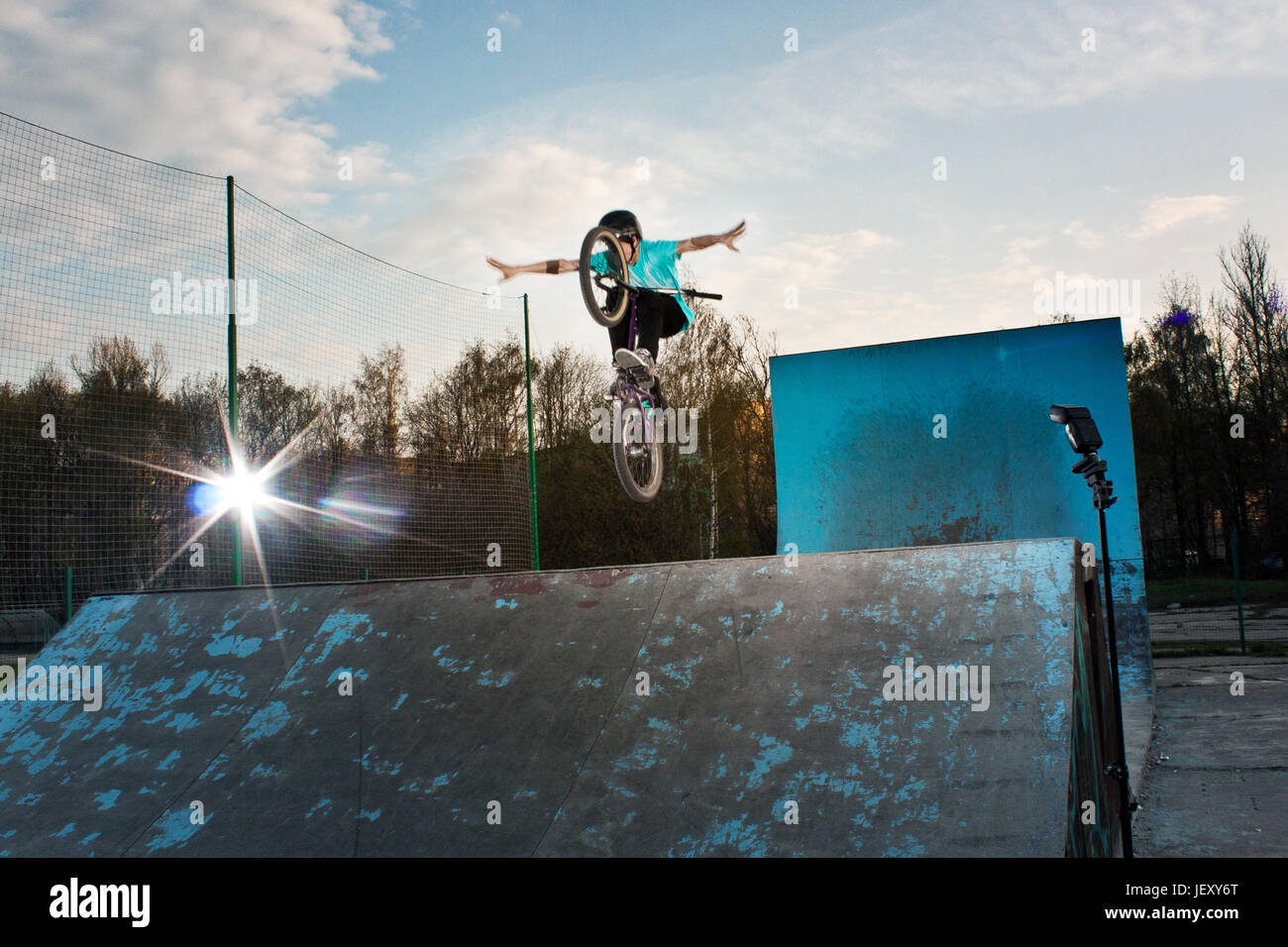 Dangerous stunt hi-res stock photography and images - Alamy
