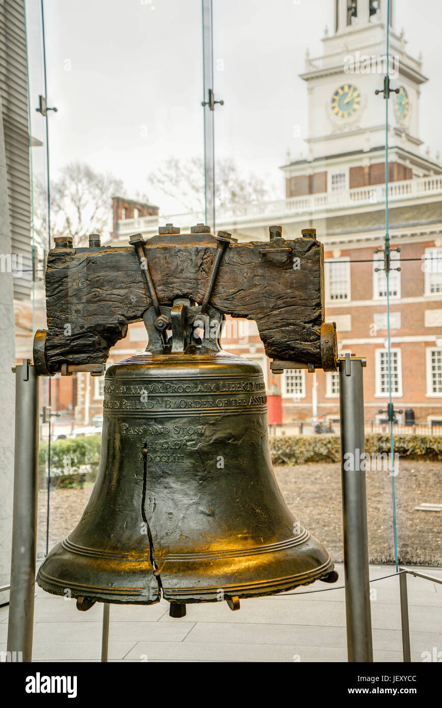 The Liberty Bell with Independence Hall in the background in Philadelphia, Pennsylvania Stock Photo