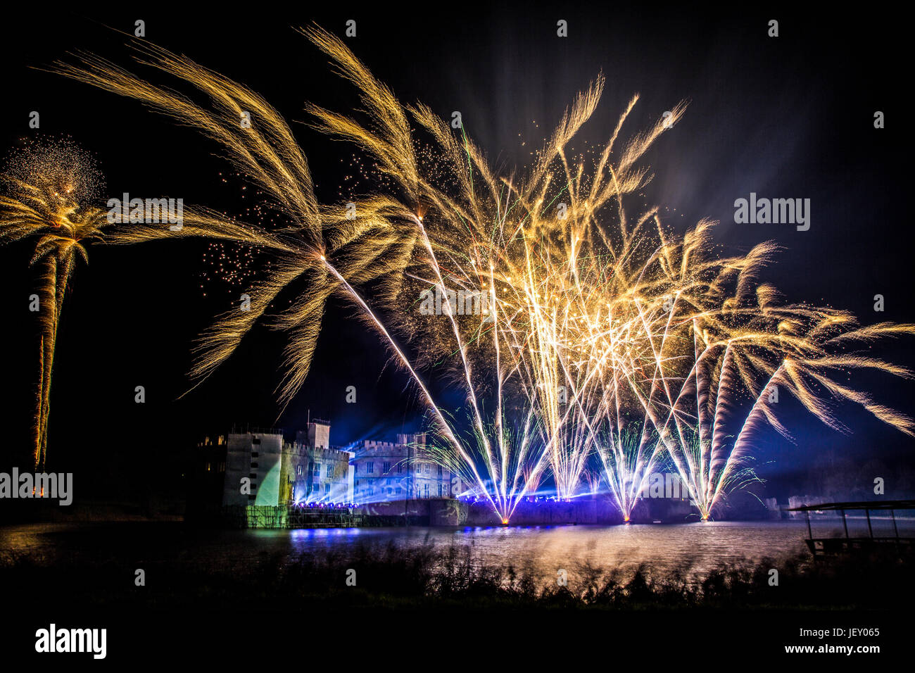 Laser lights show at castle hi-res stock photography and images - Alamy