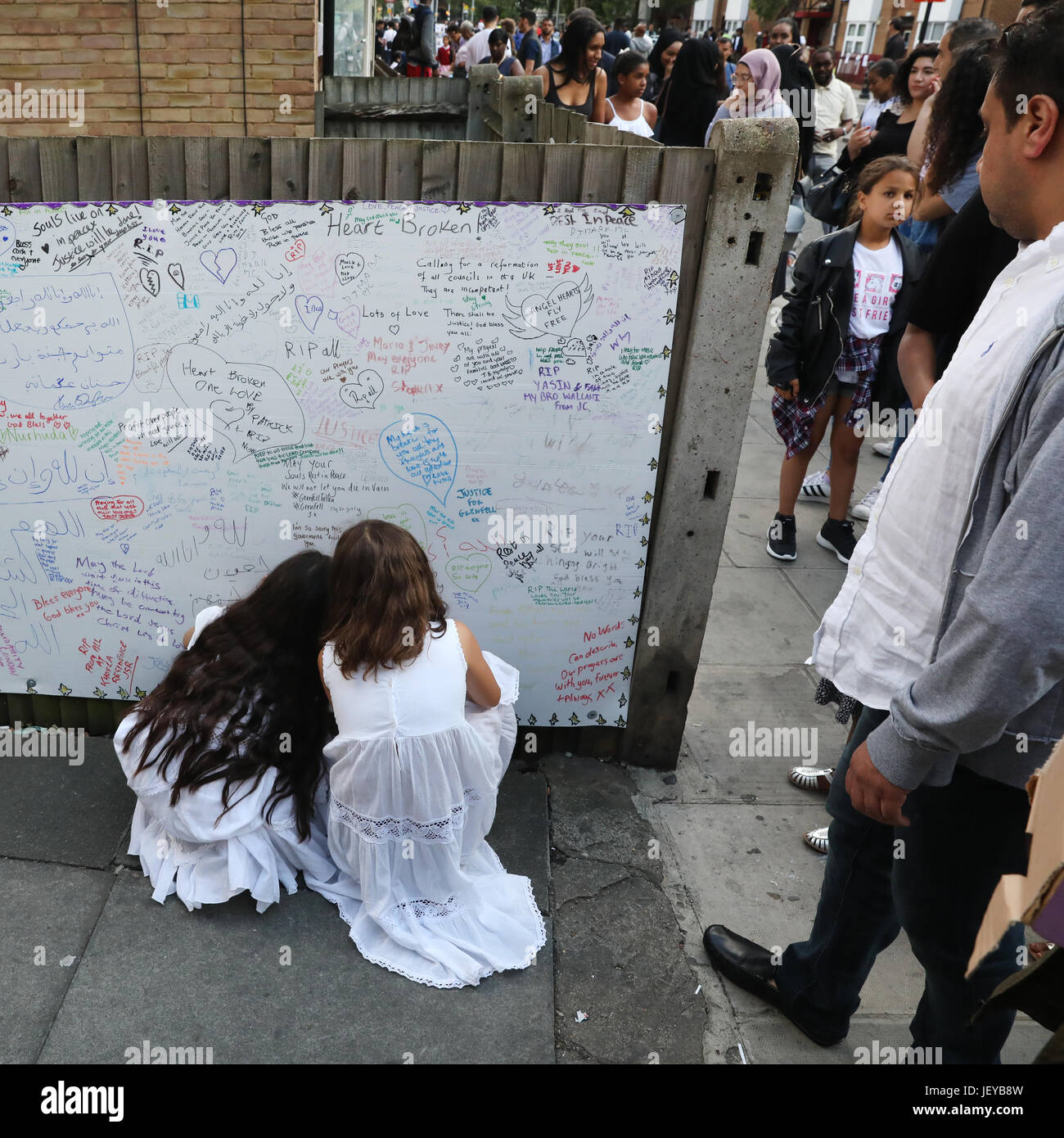 Grenfell memorial wall hi-res stock photography and images - Alamy