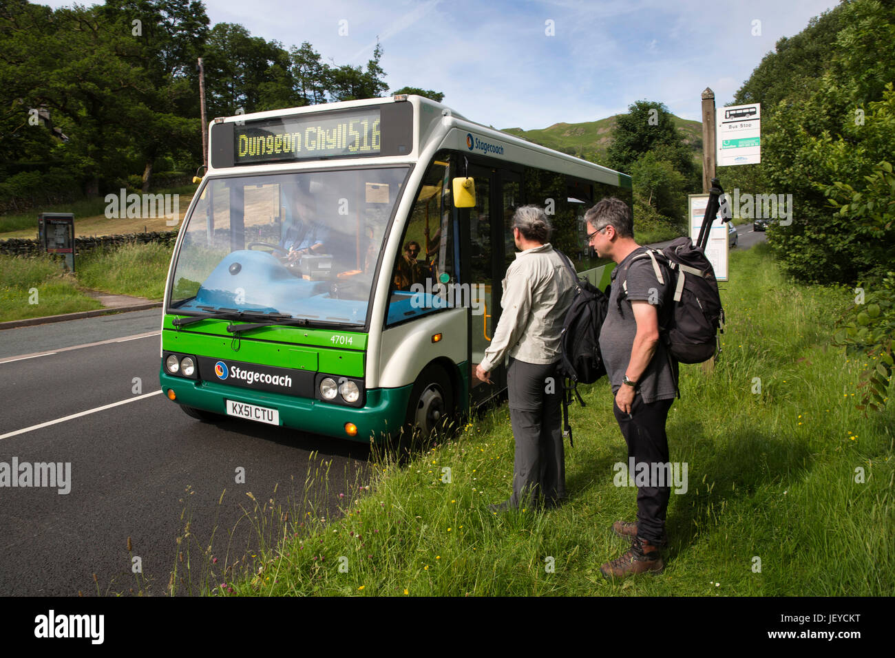 Bus stop outdoors hires stock photography and images Alamy